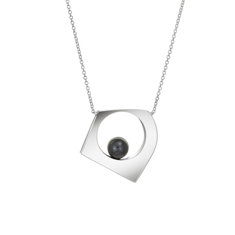 BLACK PEARL FLOE PENDANT NECKLACE